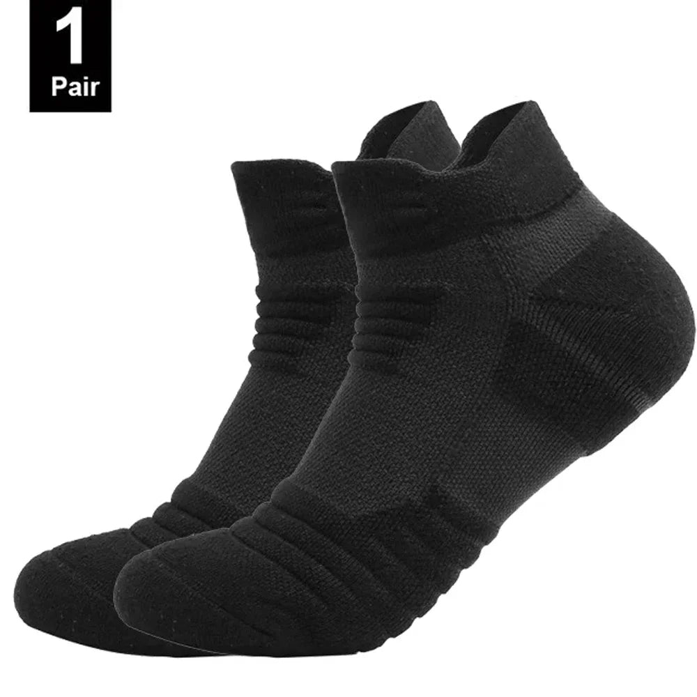 Veltora men's anti-slip cotton football socks, short and long tube styles, breathable sports socks for soccer and basketball, size 39-45.