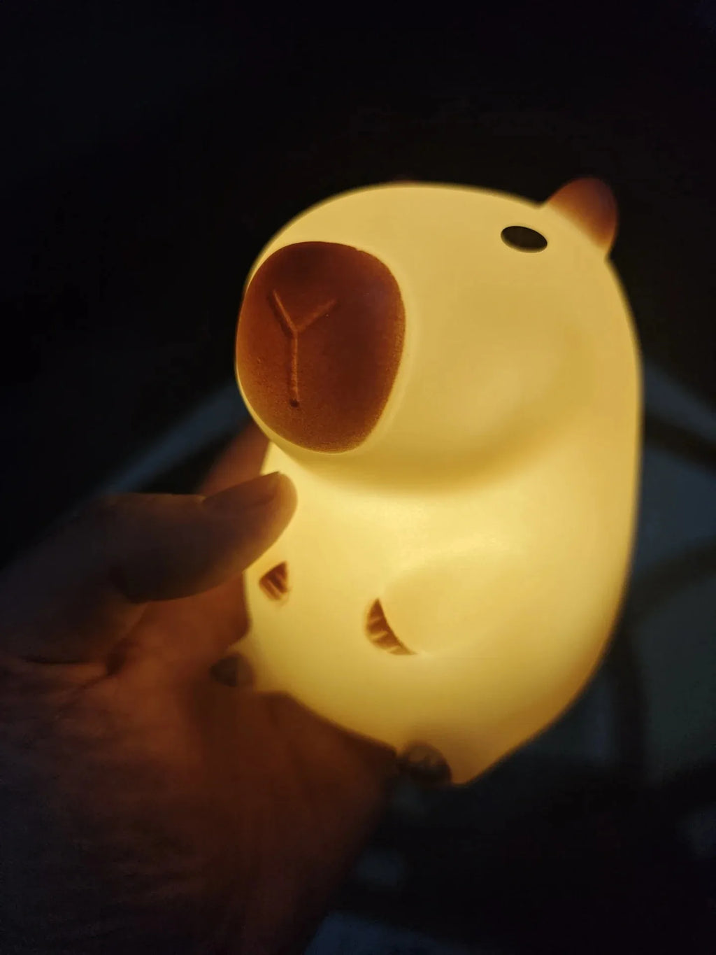 Veltora cute pet capybara silicone night light, cartoon bedside lamp for room decor, bedtime, and creative gift.