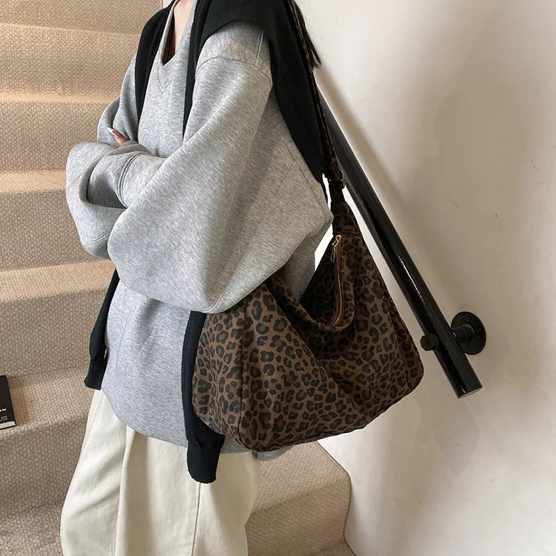 Veltora women's shoulder bag with large capacity, leopard print, soft textile, retro crossbody style for casual outings and commutes.