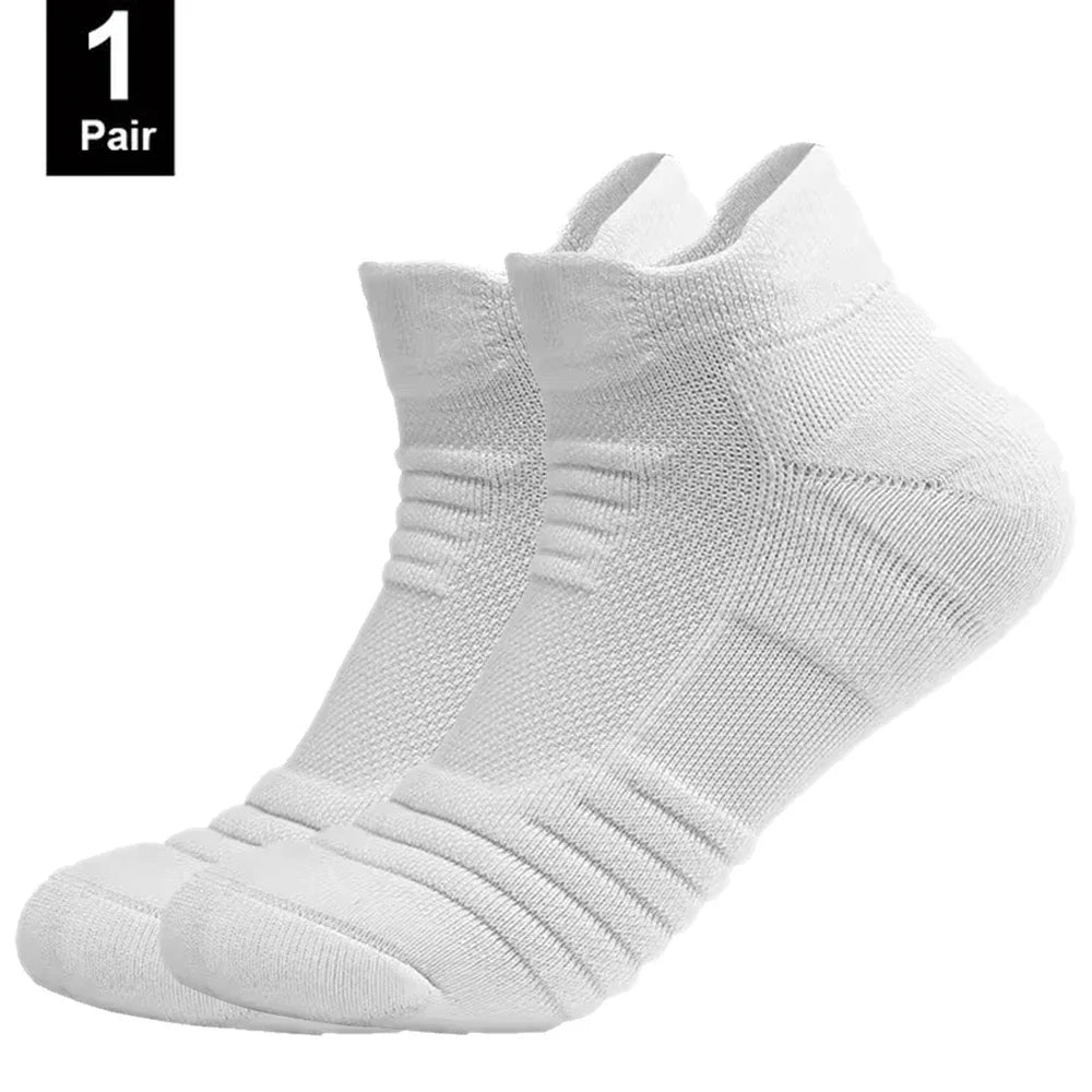 Veltora men's anti-slip football socks in black, short cotton sport socks with breathable, deodorous design, size 39-45