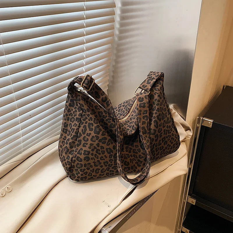 Veltora women's shoulder bag with large capacity, leopard print, soft textile, retro crossbody style, ideal for commute and outings.