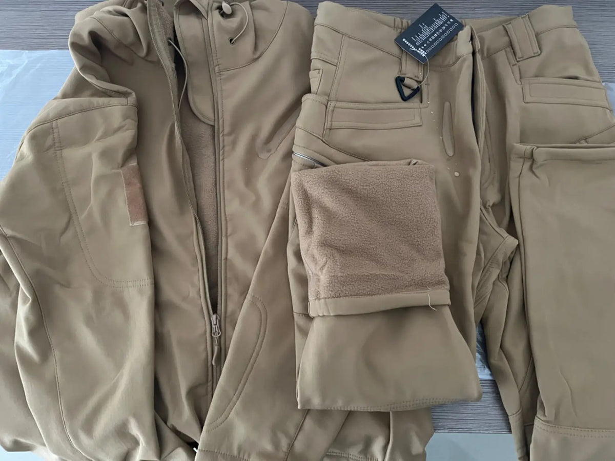 Veltora men's winter softshell fleece hooded cargo jacket, windproof, warm, suitable for camping, hiking, climbing, and outdoor activities.