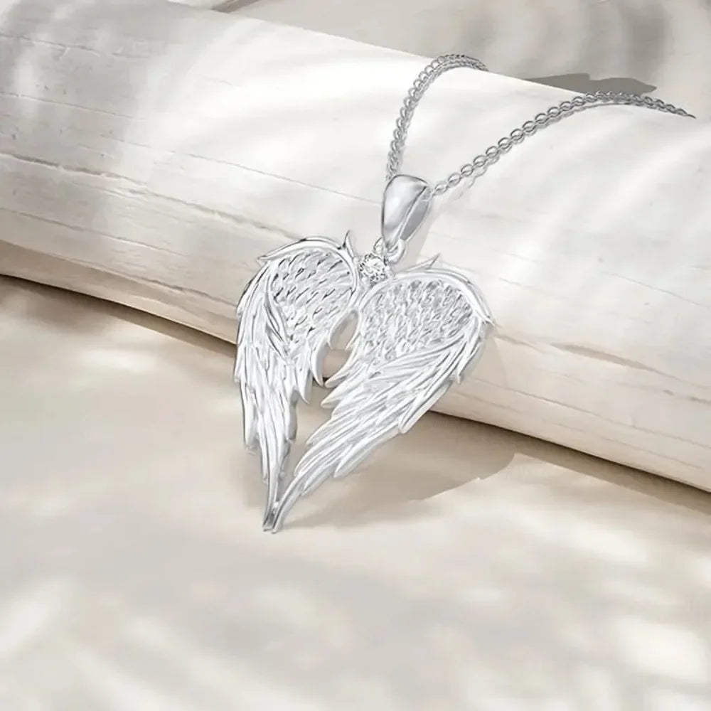 Hip-hop fashion feather angel's wings pendant necklace with heart inlay zircon for men and women, rock punk jewelry accessory
