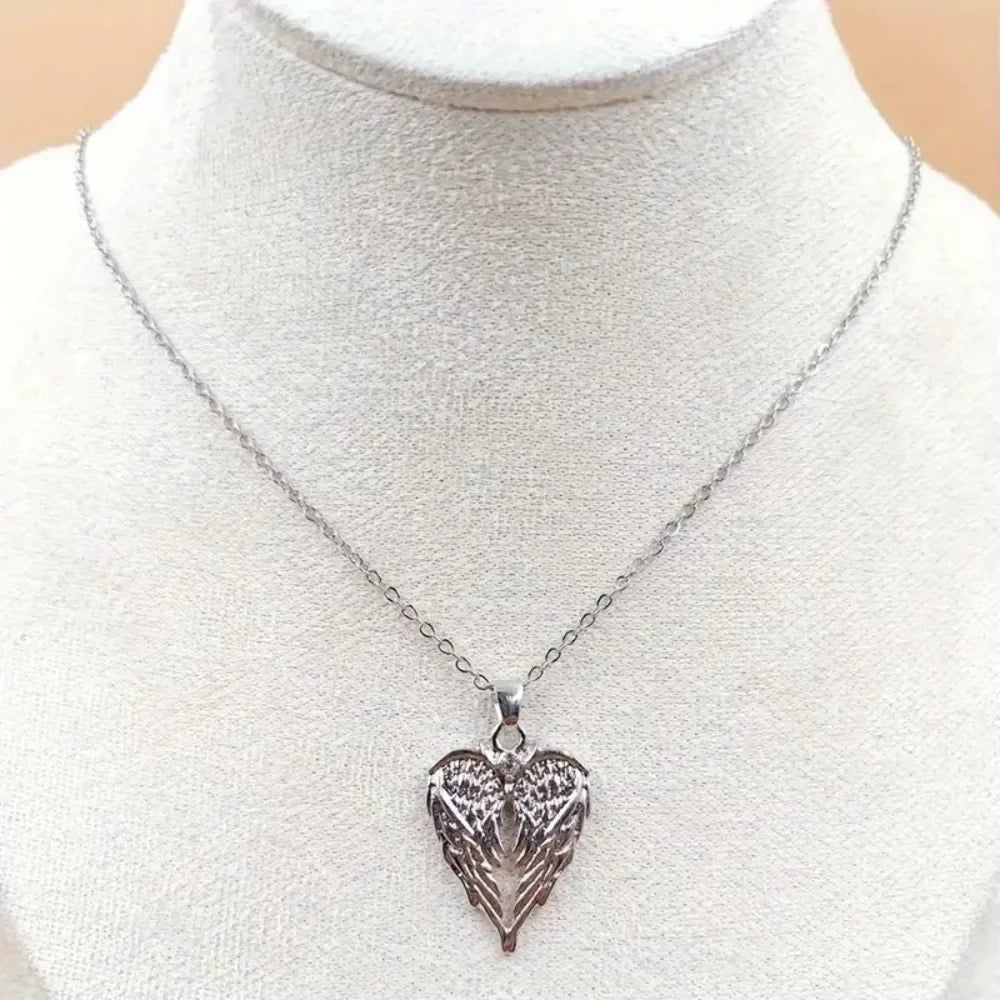 Hip-hop style feather angel wings pendant necklace with heart inlay zircon, jewelry accessory for men and women, punk rock fashion