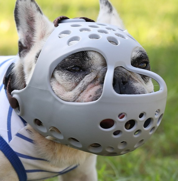 Black eprolo soft rubber short dog muzzle for bull terriers, bulldogs, and pugs, prevents biting and eating randomly.