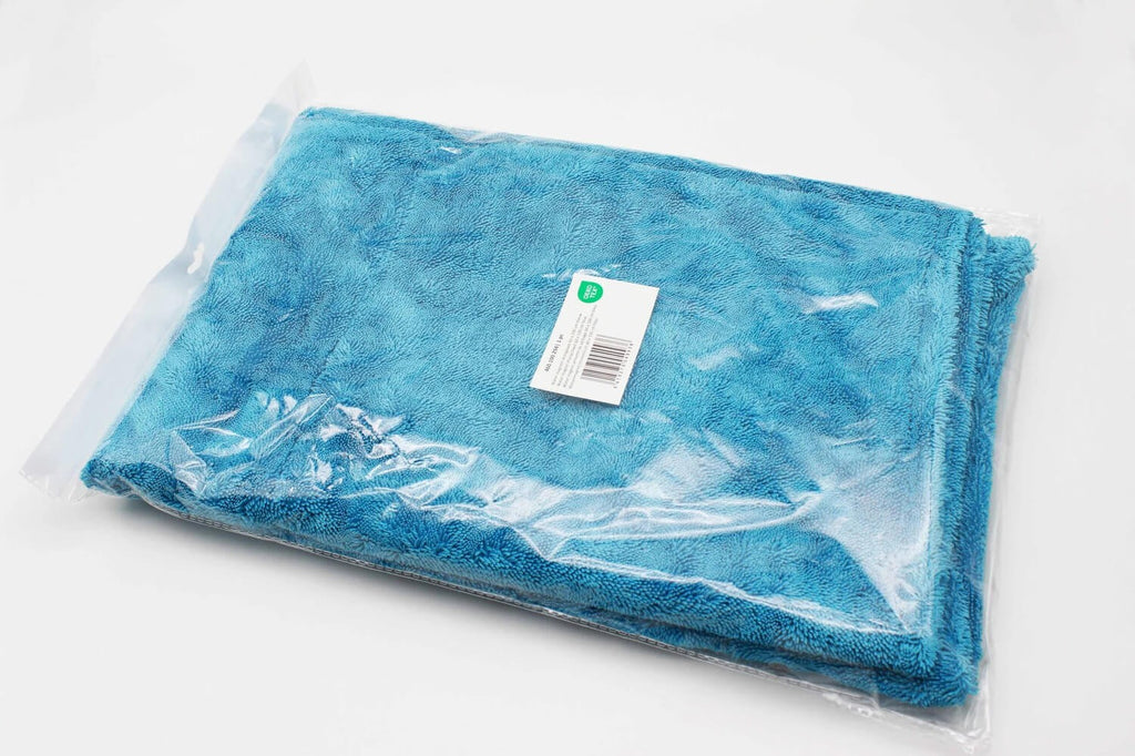 GoGoNano Water Magnet microfiber car drying towel in grey metallic, 1200 g/m², used for quick and efficient vehicle drying.