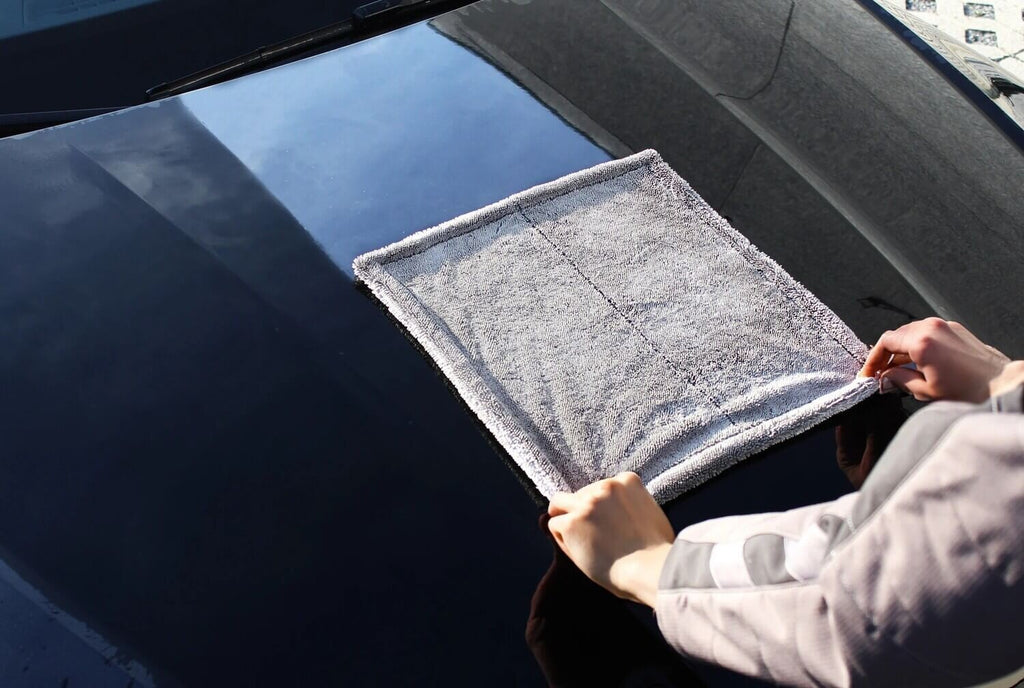 GoGoNano Water Magnet microfiber car drying towel, 40x60 cm, grey metallic, ultra-absorbent 1200 g/m² for quick drying.
