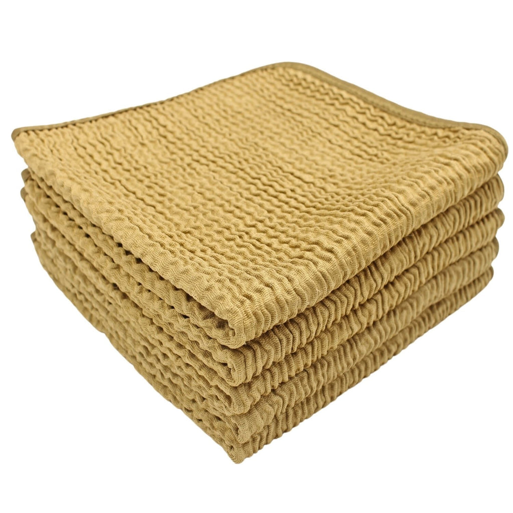 Set of five Wave Gold glass cleaning cloths by GoGoNano, 36×36 cm, soft microfiber for streak-free glass cleaning.