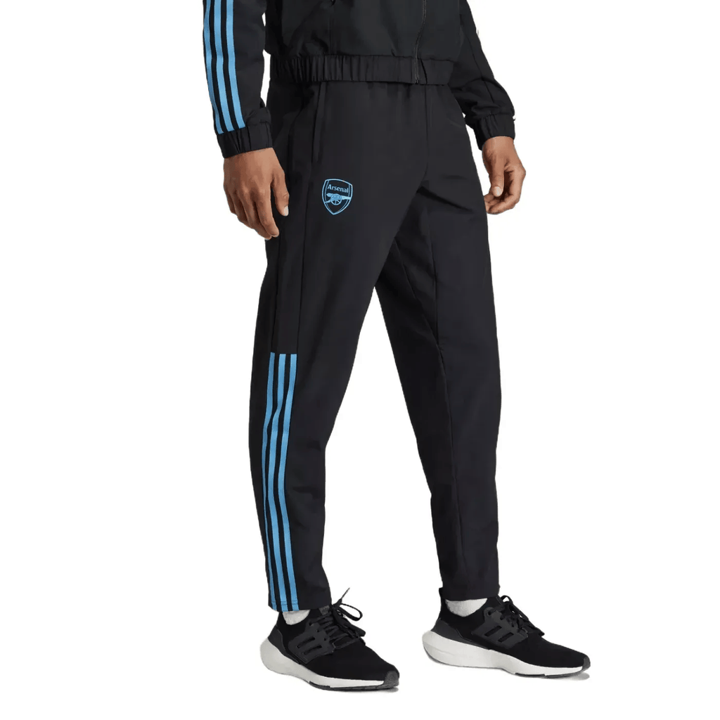 Black Arsenal FC presentation soccer tracksuit for adults, Adidas 2023/24, featuring team logo and athletic design.