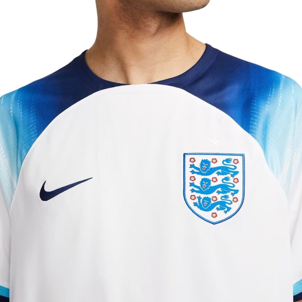 England national team home soccer jersey 2022/23 Nike men's small size, featuring classic design and team logo.