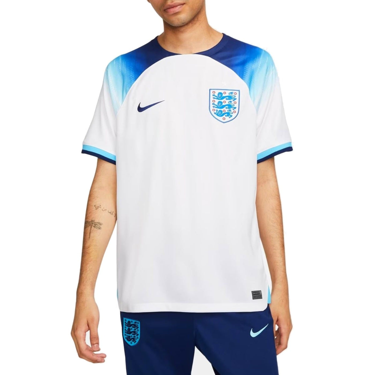 England national team home soccer jersey 2022/23 Nike, adult size small, featuring classic design and team logo.